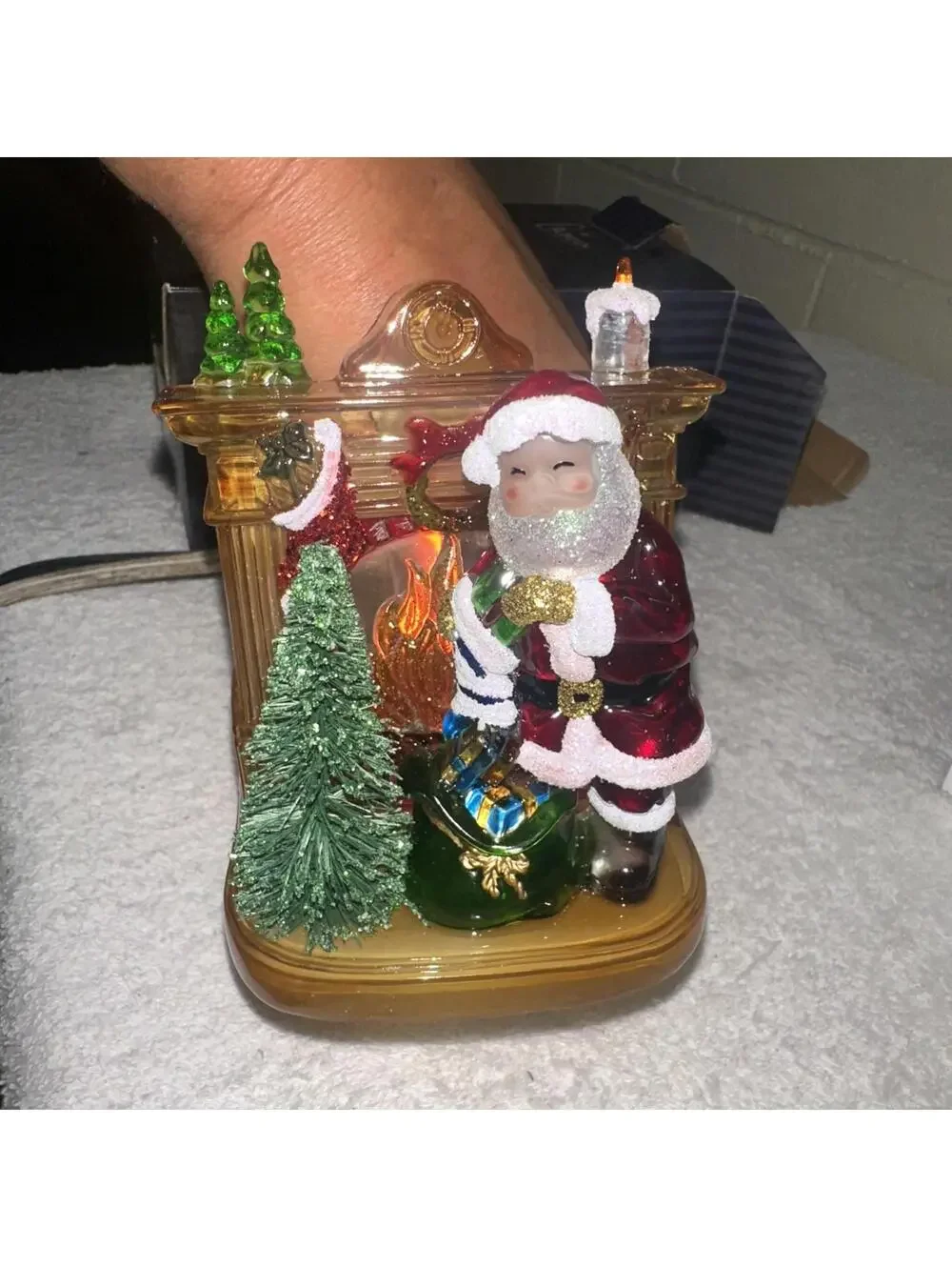 NIB ROMAN LIGHTS SANTA CLAUS In Front of a Sparkling fire Loot Bag & Tree